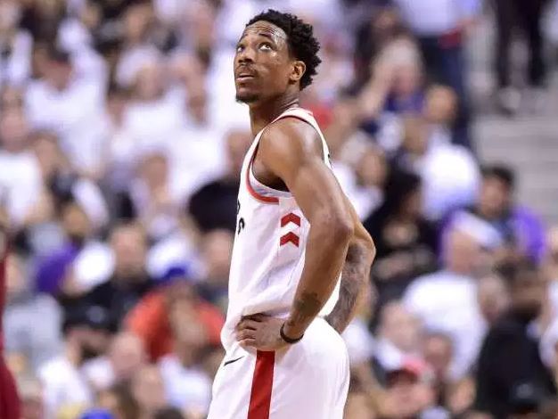 她更以其出 她更以其出