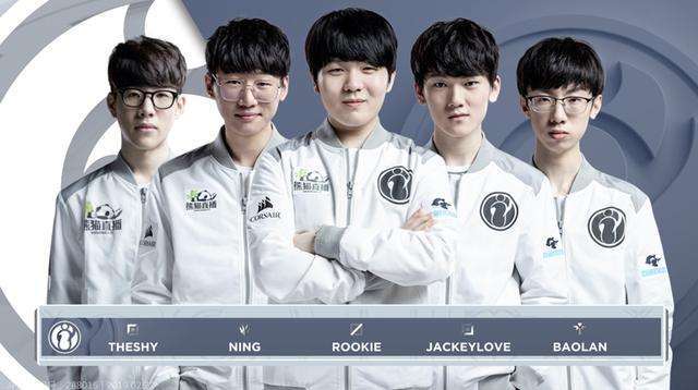 现代足球中 现代足球中